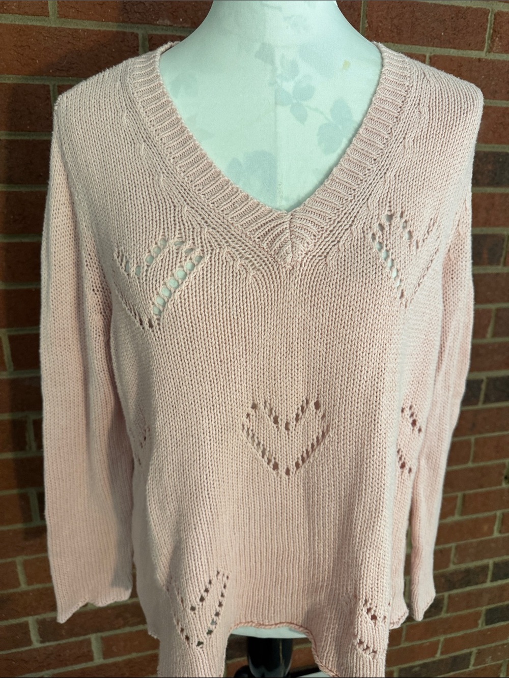 Versona Light Pink V-Neck Heart Eyelet Sweater - Picture 2 of 6